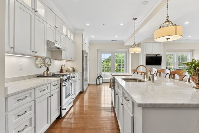 36 Central Ave 15, Milton, MA 02186