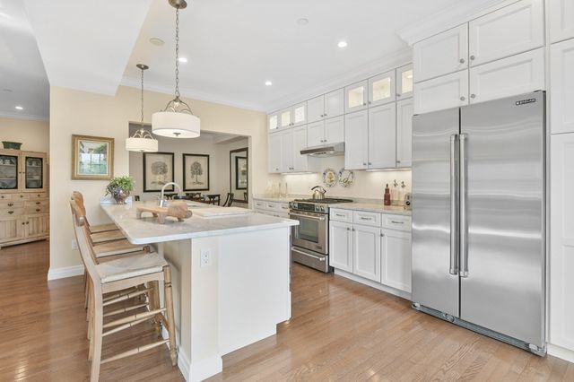 36 Central Ave 15, Milton, MA 02186