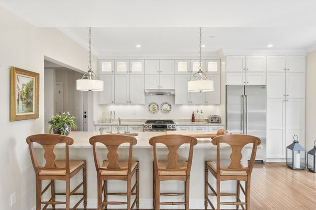 36 Central Ave 15, Milton, MA 02186