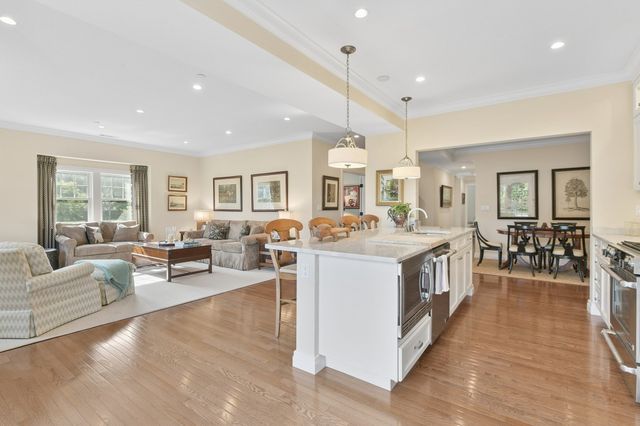 36 Central Ave 15, Milton, MA 02186