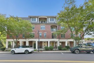36 Central Ave 15, Milton, MA 02186
