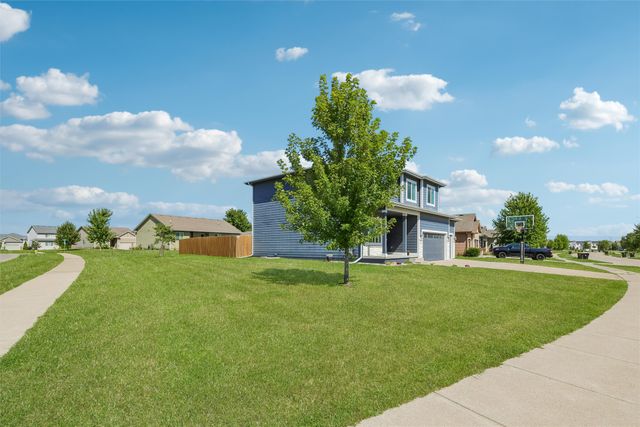 555 NE Bowman Drive, Waukee, IA 50263