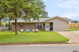 1525 E Dawson, Tyler, TX 75701