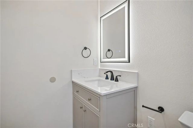 1956 N Ontario Street 101, Burbank, CA 91505