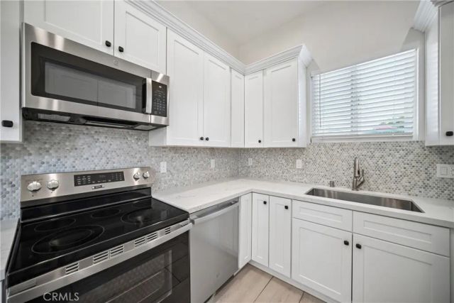 1956 N Ontario Street 101, Burbank, CA 91505