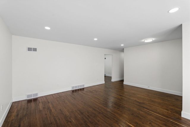 1040 E 44th St S, Wichita, KS 67216