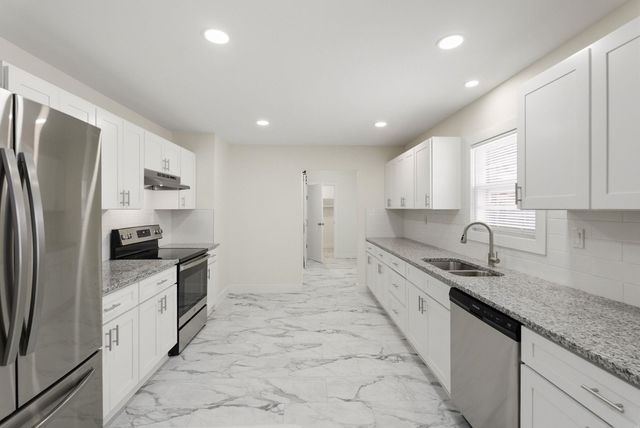 1040 E 44th St S, Wichita, KS 67216