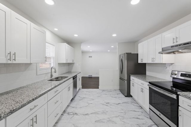 1040 E 44th St S, Wichita, KS 67216