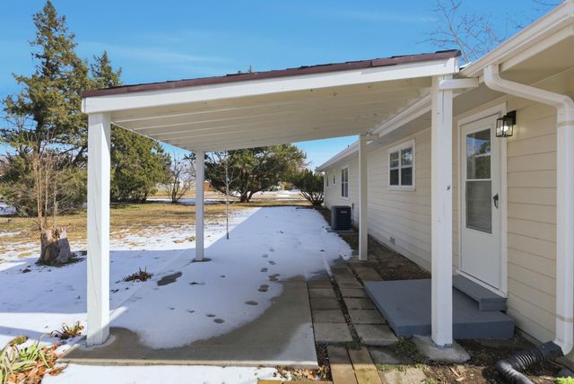 1040 E 44th St S, Wichita, KS 67216