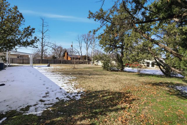 1040 E 44th St S, Wichita, KS 67216