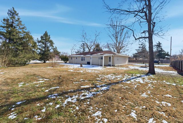 1040 E 44th St S, Wichita, KS 67216