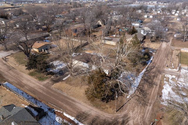 1040 E 44th St S, Wichita, KS 67216