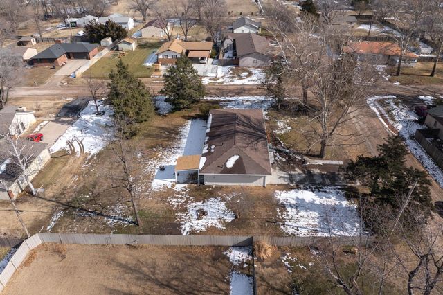 1040 E 44th St S, Wichita, KS 67216