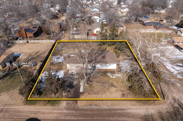 1040 E 44th St S, Wichita, KS 67216