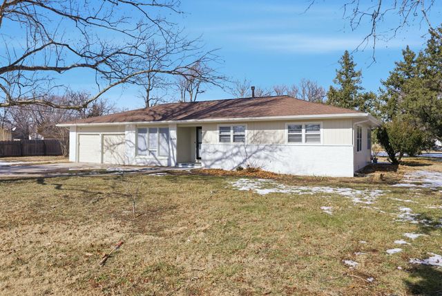 1040 E 44th St S, Wichita, KS 67216