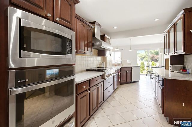 71 Intervale Road, Teaneck, NJ 07666