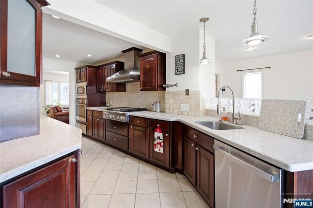 71 Intervale Road, Teaneck, NJ 07666