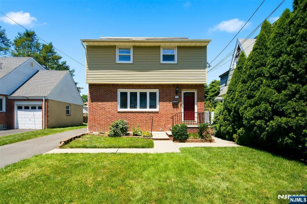 71 Intervale Road, Teaneck, NJ 07666