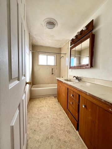 5700 Schiesel Avenue, Klamath Falls, OR 97603