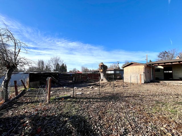 5700 Schiesel Avenue, Klamath Falls, OR 97603