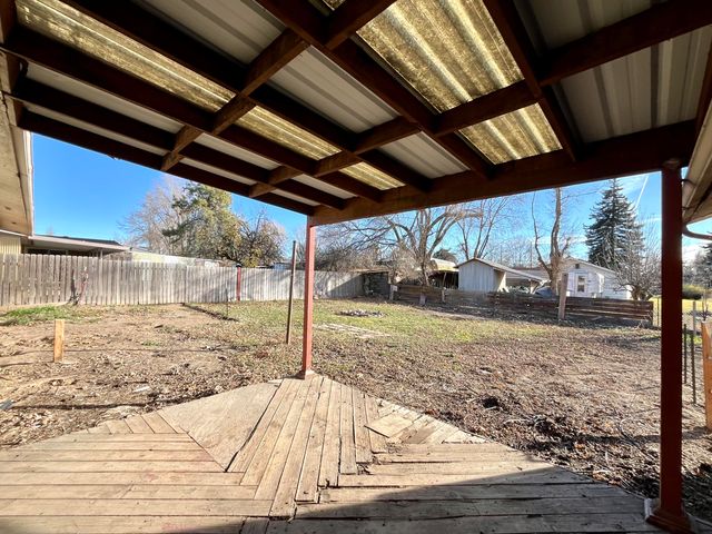 5700 Schiesel Avenue, Klamath Falls, OR 97603