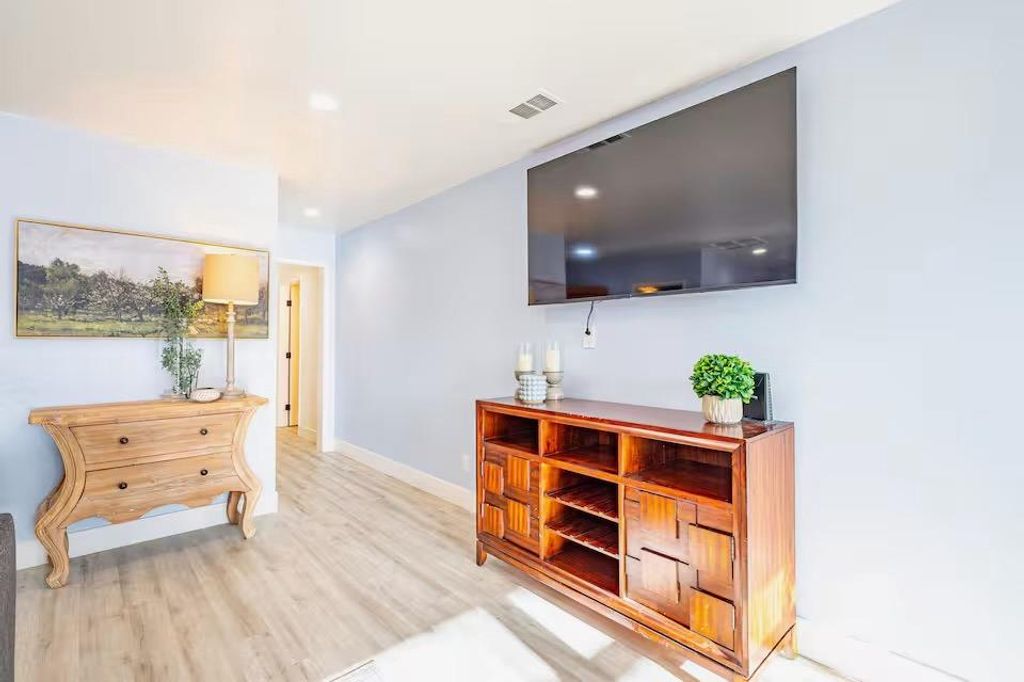 Image 11 of property listing at 40202 Hillsborough Loop, Oakhurst, CA 93644