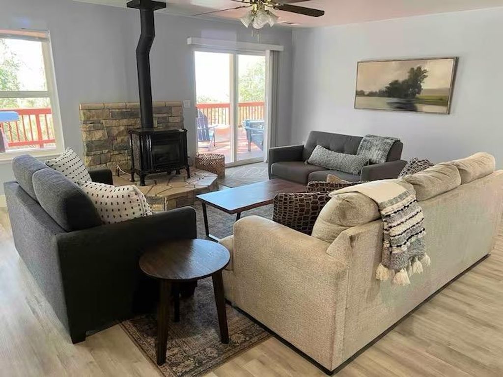 Image 13 of property listing at 40202 Hillsborough Loop, Oakhurst, CA 93644