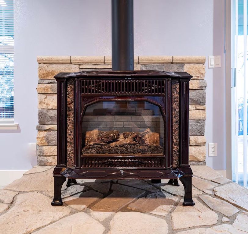 Image 15 of property listing at 40202 Hillsborough Loop, Oakhurst, CA 93644