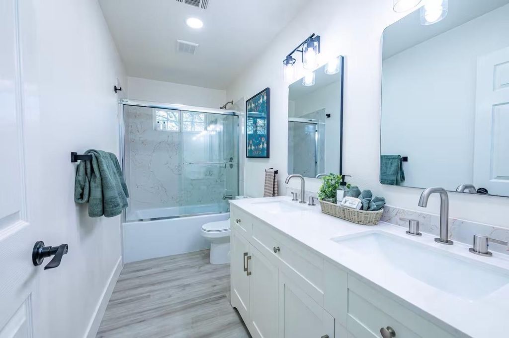 Image 26 of property listing at 40202 Hillsborough Loop, Oakhurst, CA 93644