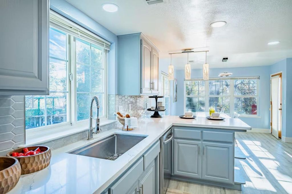 Image 3 of property listing at 40202 Hillsborough Loop, Oakhurst, CA 93644