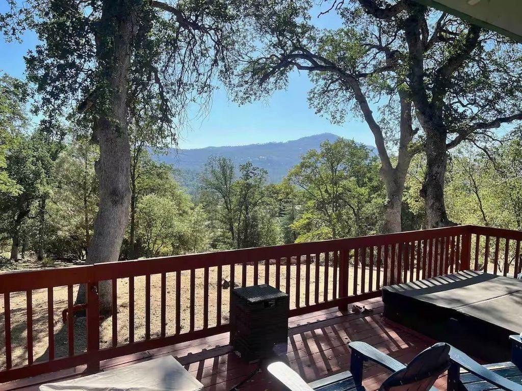 Image 34 of property listing at 40202 Hillsborough Loop, Oakhurst, CA 93644