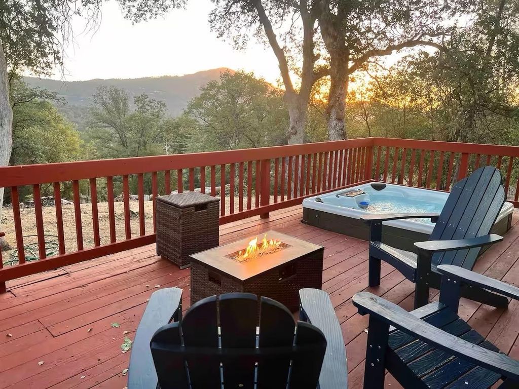 Image 35 of property listing at 40202 Hillsborough Loop, Oakhurst, CA 93644