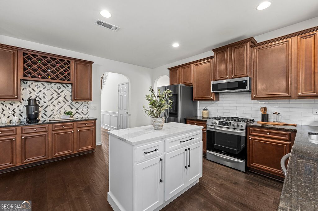 137 Farm Valley Drive, Canton, GA 30115 — photo 2