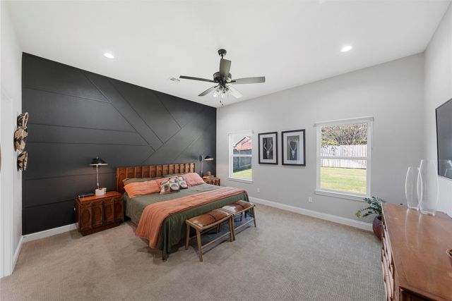 905 Day Star Drive, Hewitt, TX 76643