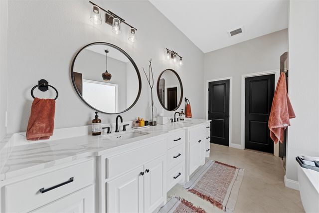 905 Day Star Drive, Hewitt, TX 76643