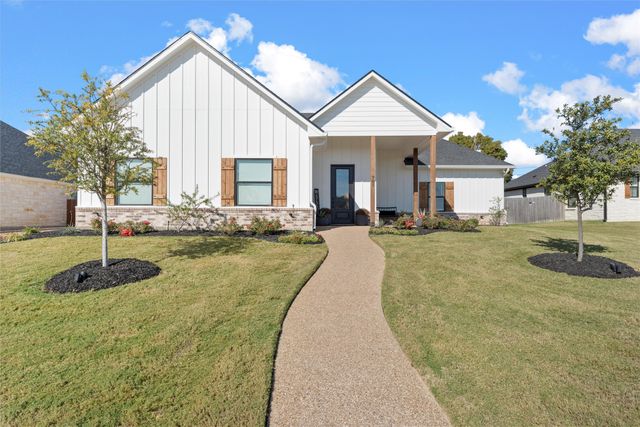 905 Day Star Drive, Hewitt, TX 76643