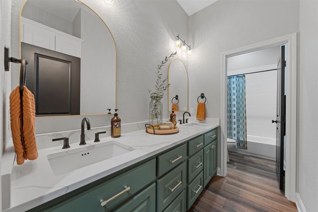 905 Day Star Drive, Hewitt, TX 76643