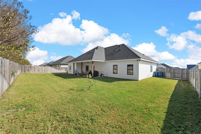 905 Day Star Drive, Hewitt, TX 76643