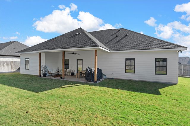 905 Day Star Drive, Hewitt, TX 76643
