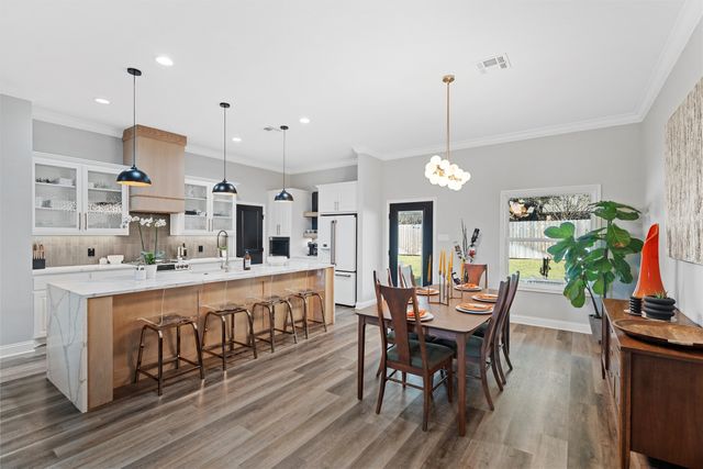 905 Day Star Drive, Hewitt, TX 76643