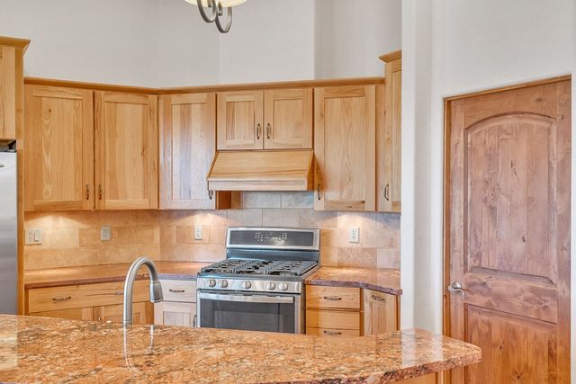 128 High Lonesome, Alpine, TX 79830