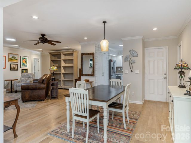 128 Camellia Way, Hendersonville, NC 28739