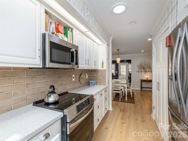 128 Camellia Way, Hendersonville, NC 28739