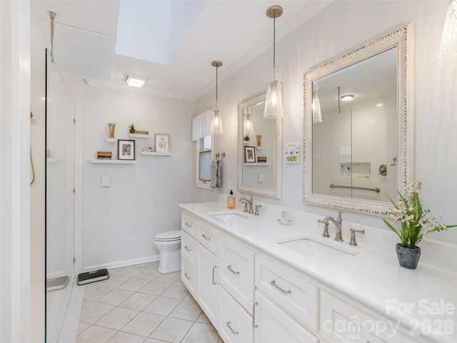 128 Camellia Way, Hendersonville, NC 28739