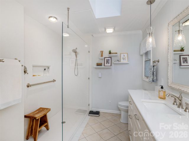 128 Camellia Way, Hendersonville, NC 28739