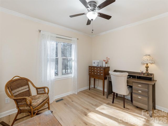 128 Camellia Way, Hendersonville, NC 28739