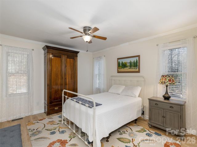 128 Camellia Way, Hendersonville, NC 28739