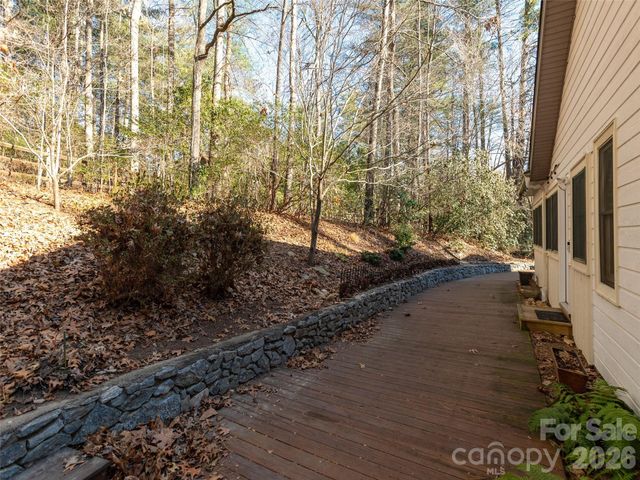 128 Camellia Way, Hendersonville, NC 28739