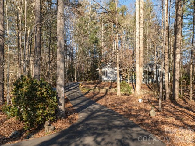 128 Camellia Way, Hendersonville, NC 28739