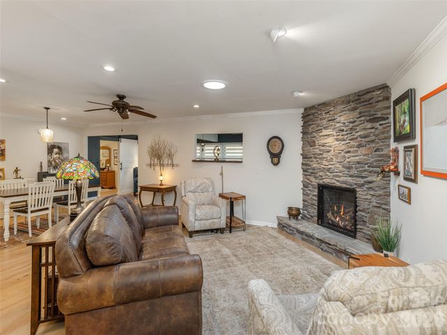 128 Camellia Way, Hendersonville, NC 28739